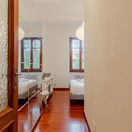 Guesthost - M1 Dante Elegant * Turin