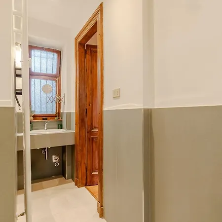 Guesthost - M1 Dante Elegant * Turin