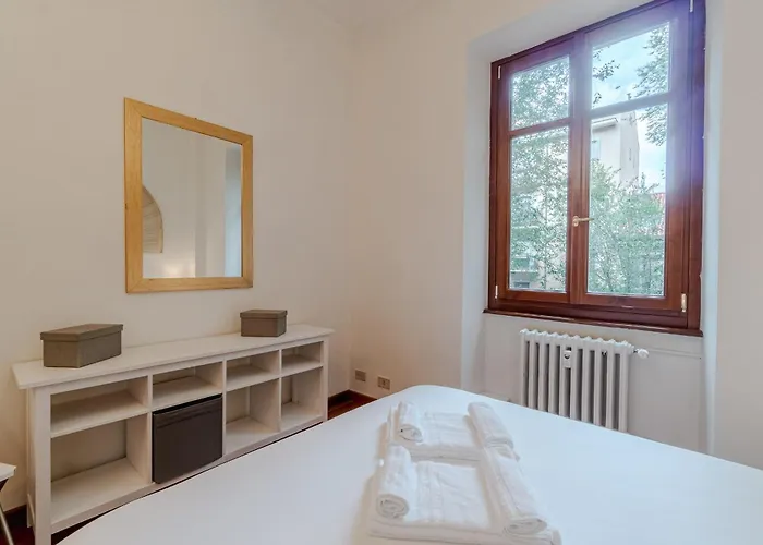 Guesthost - M1 Dante Elegant Turin